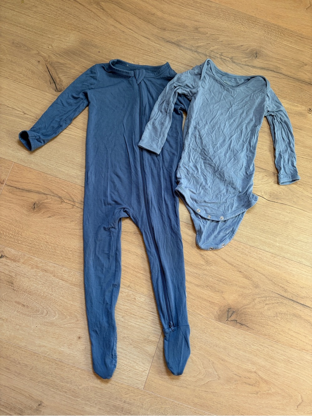 Set of 2 Kyte baby zippered footie and bodysuit